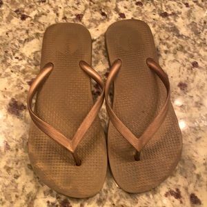 Old Navy flip flops size 6 in bronze color